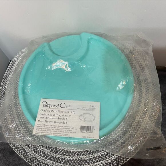 The Pampered Chef Outdoor Party Plates - Set of 6  NWT - Picture 1 of 4